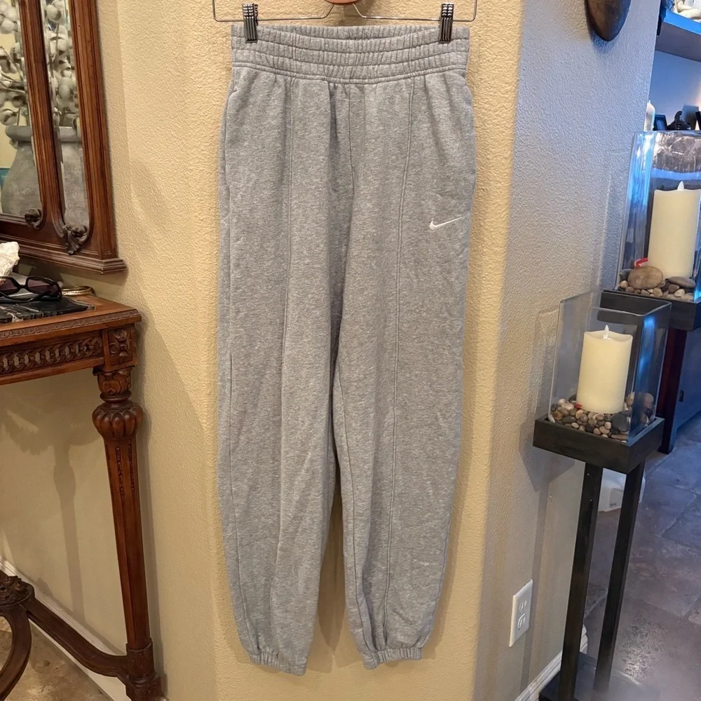 NIKE Women Light Gray Sweatpants Size XS